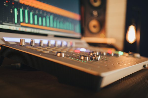 Le service édition et mixage proposé par Medvedkine Studio